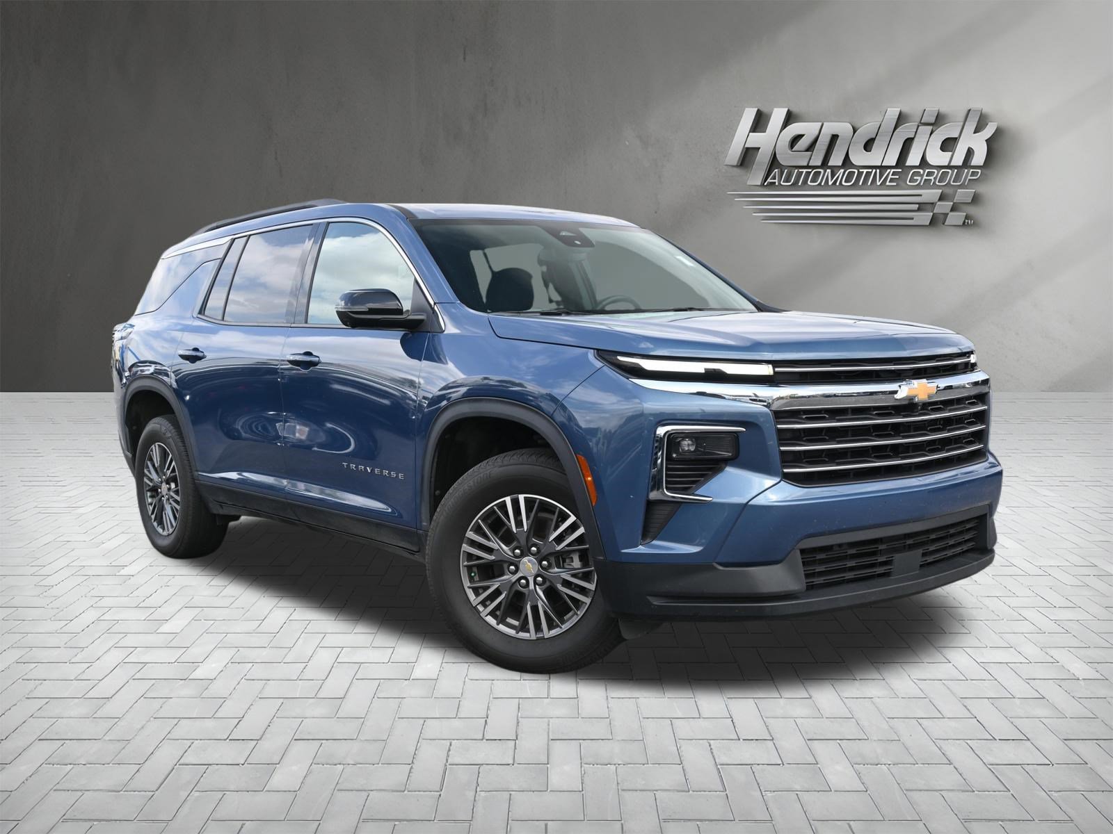 Used 2024 Chevrolet Traverse LT image 2