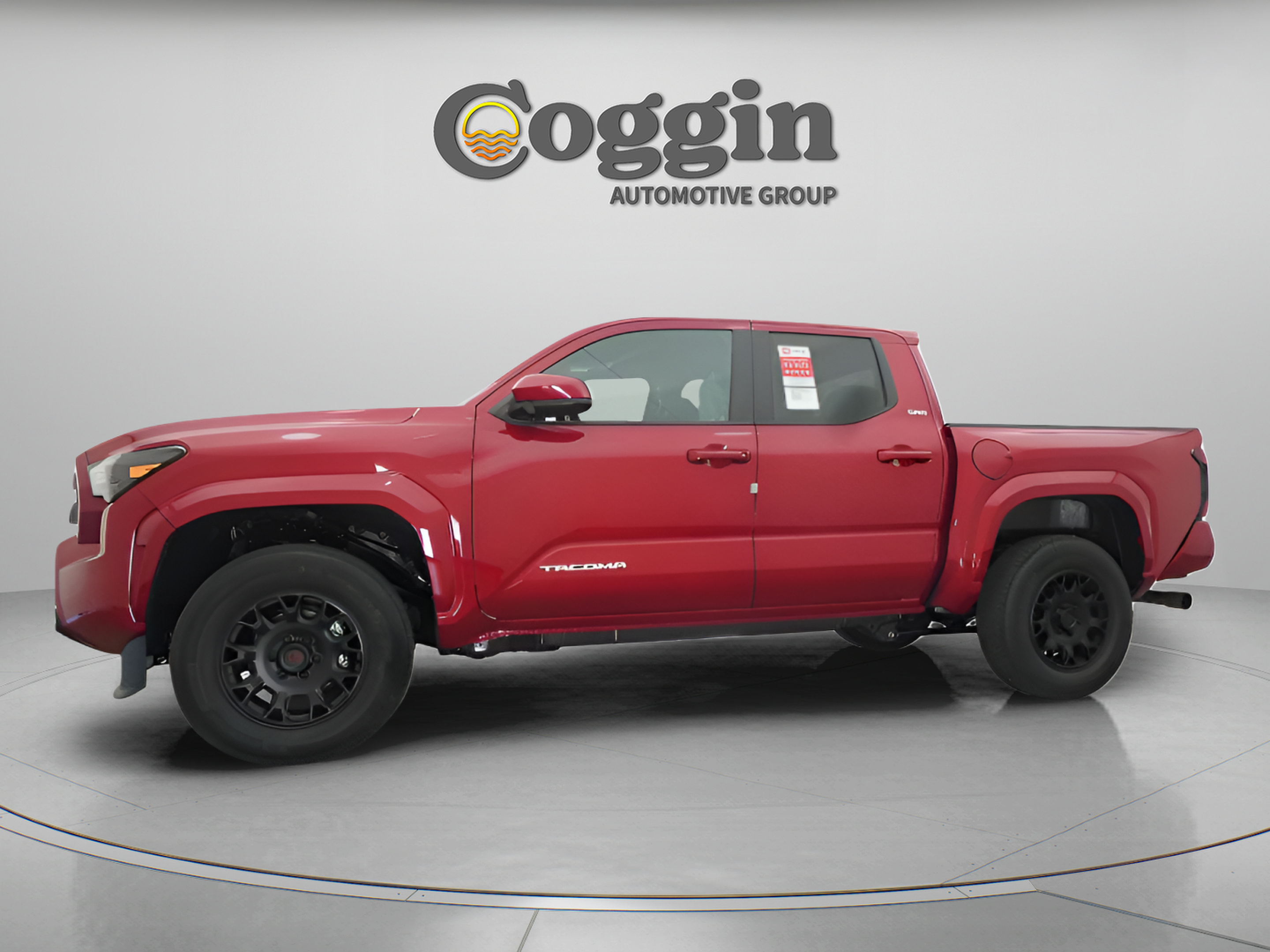 Used 2025 Toyota Tacoma SR5 AWD/4WD image 4