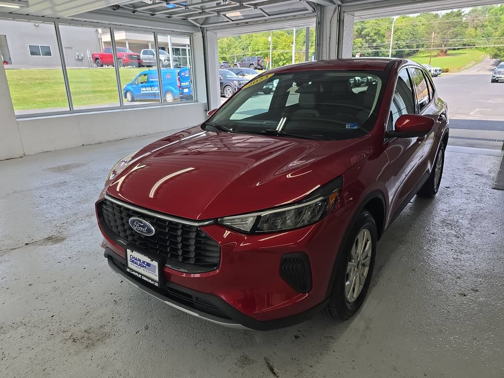 Used 2023 Ford Escape Active w/ Tech Pack #2 AWD/4WD image 1