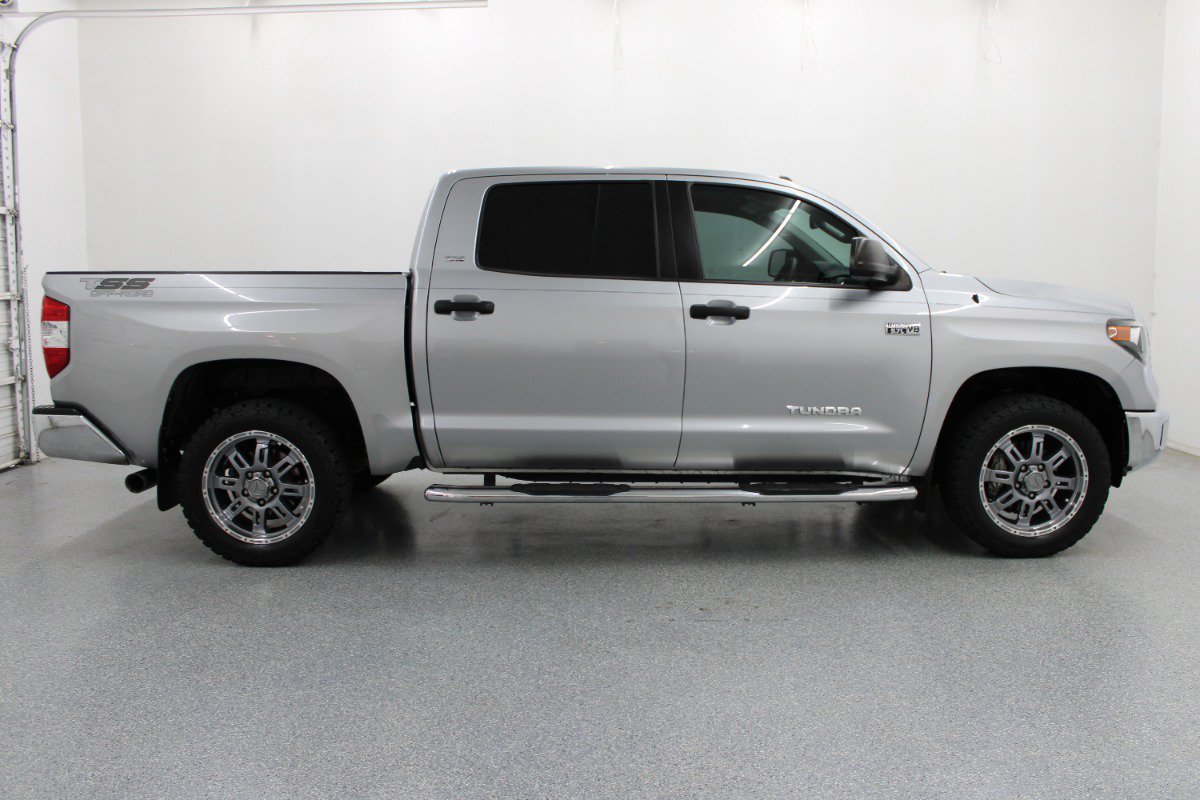 Used 2018 Toyota Tundra SR5 w/ SR5 Upgrade Package AWD/4WD image 2