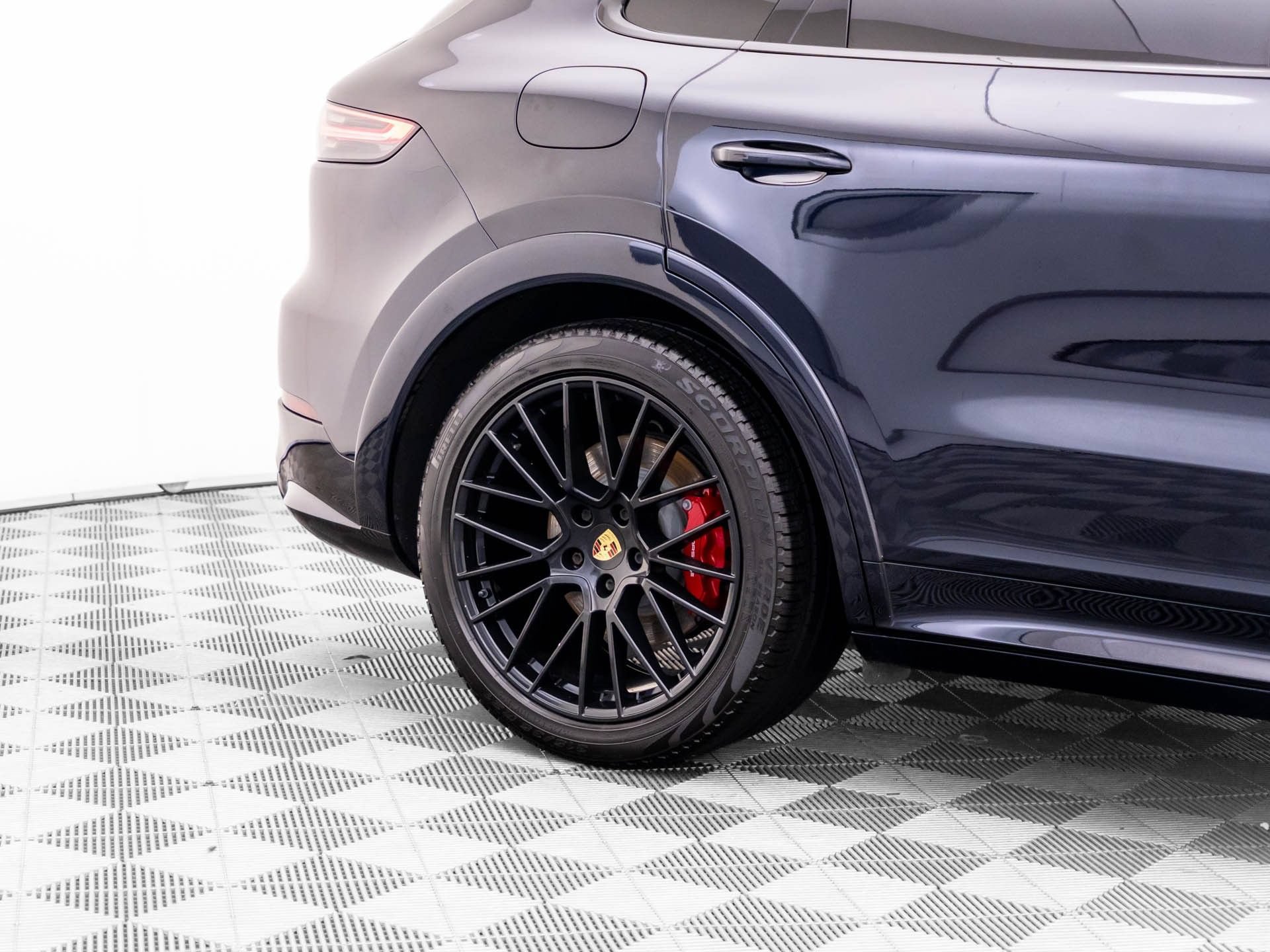Used 2021 Porsche Cayenne GTS AWD/4WD image 33