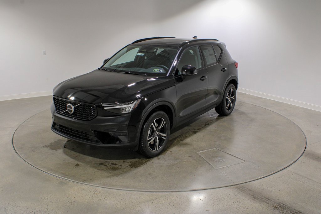 New 2026 Volvo XC40 B5 Core w/ Climate Package