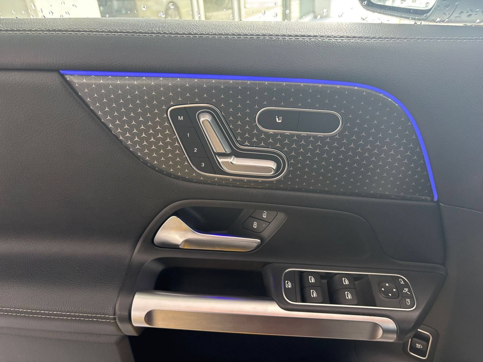 Used 2025 Mercedes-Benz GLB 250 image 18