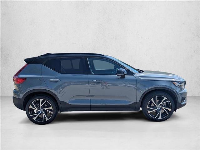 Used 2021 Volvo XC40 T5 R-Design image 4