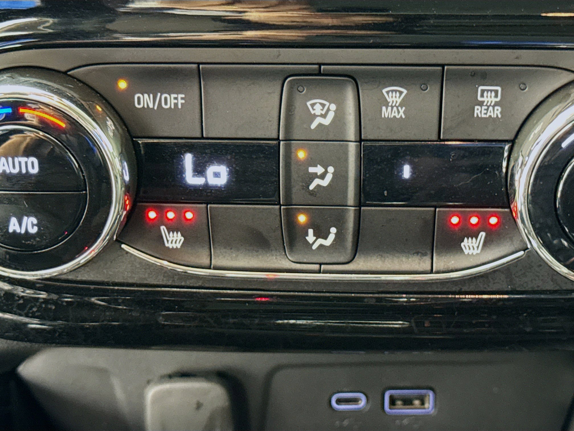 Used 2024 Chevrolet Trax ACTIV w/ Sunroof Package image 21