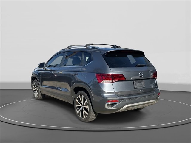 Certified 2022 Volkswagen Taos SE image 3