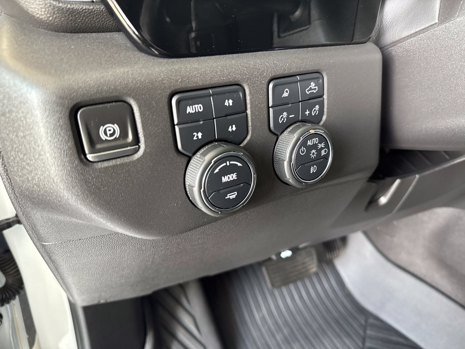 Used 2024 Chevrolet Silverado 1500 LT Trail Boss w/ Convenience Package II AWD/4WD image 24