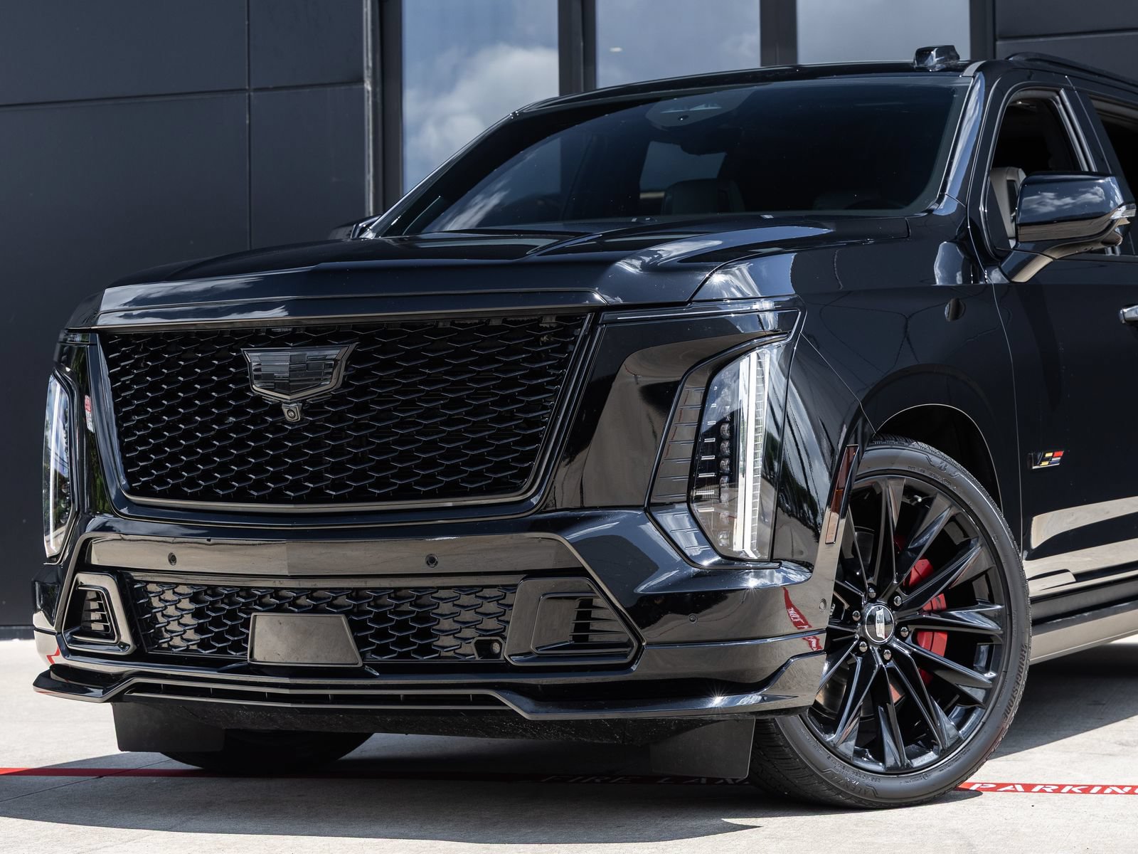 Used 2025 Cadillac Escalade ESV V AWD/4WD image 3