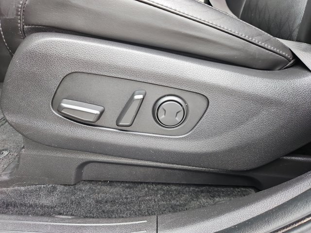 Used 2023 Kia Carnival EX FWD image 23