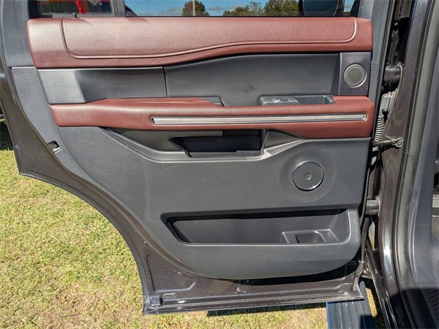 Used 2024 Ford Expedition Limited image 29