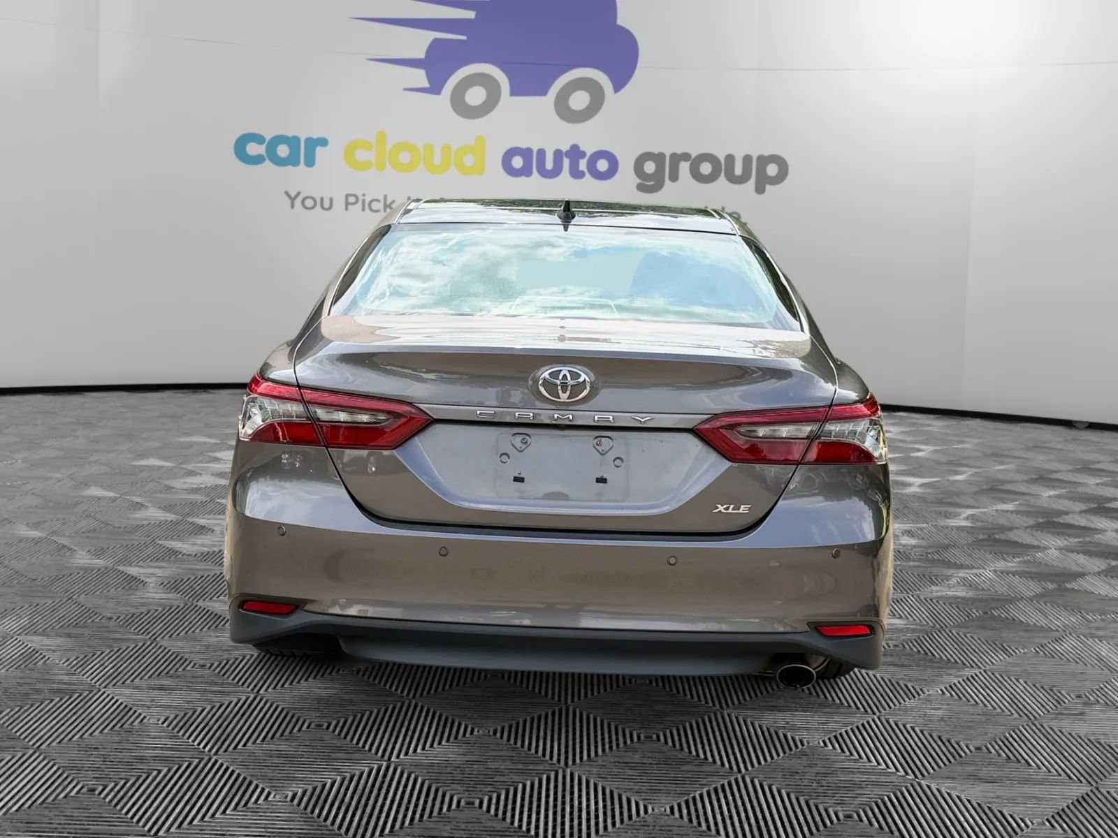 Used 2023 Toyota Camry XLE w/ Navigation Package FWD image 4
