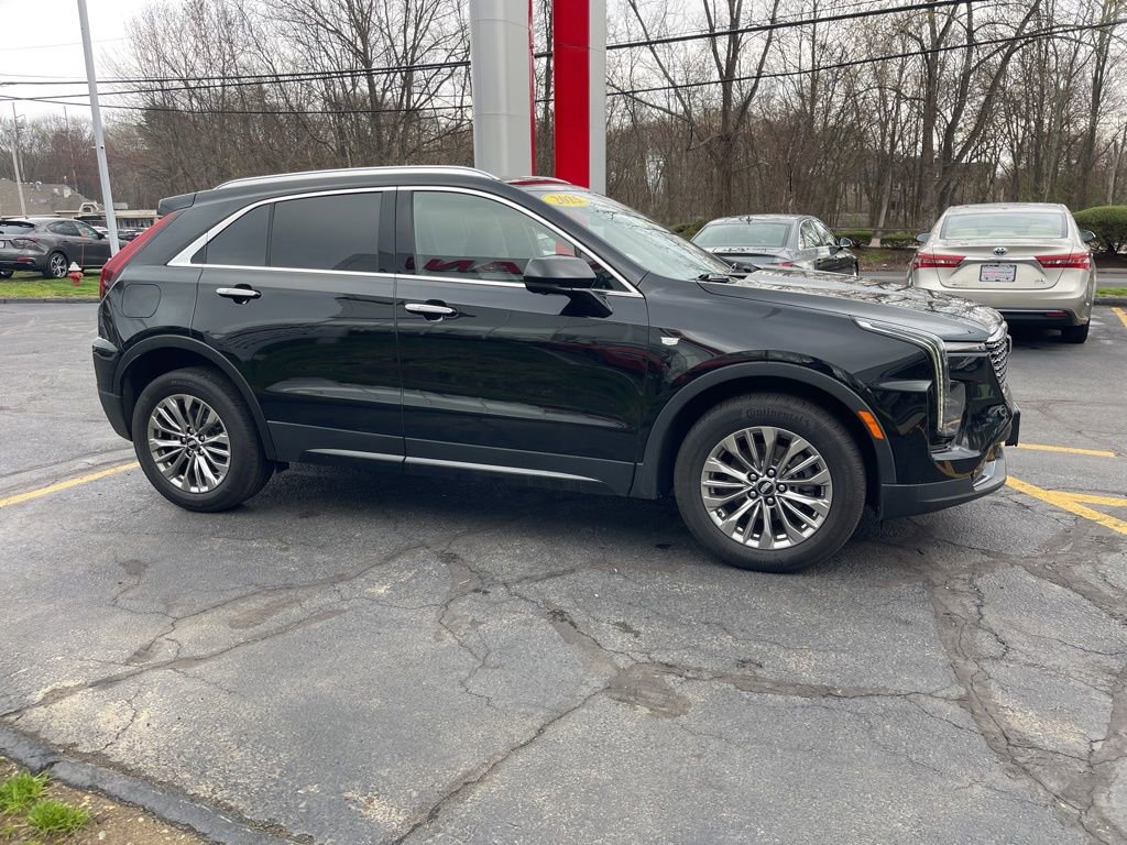 Used 2025 Cadillac XT4 Premium Luxury image 6