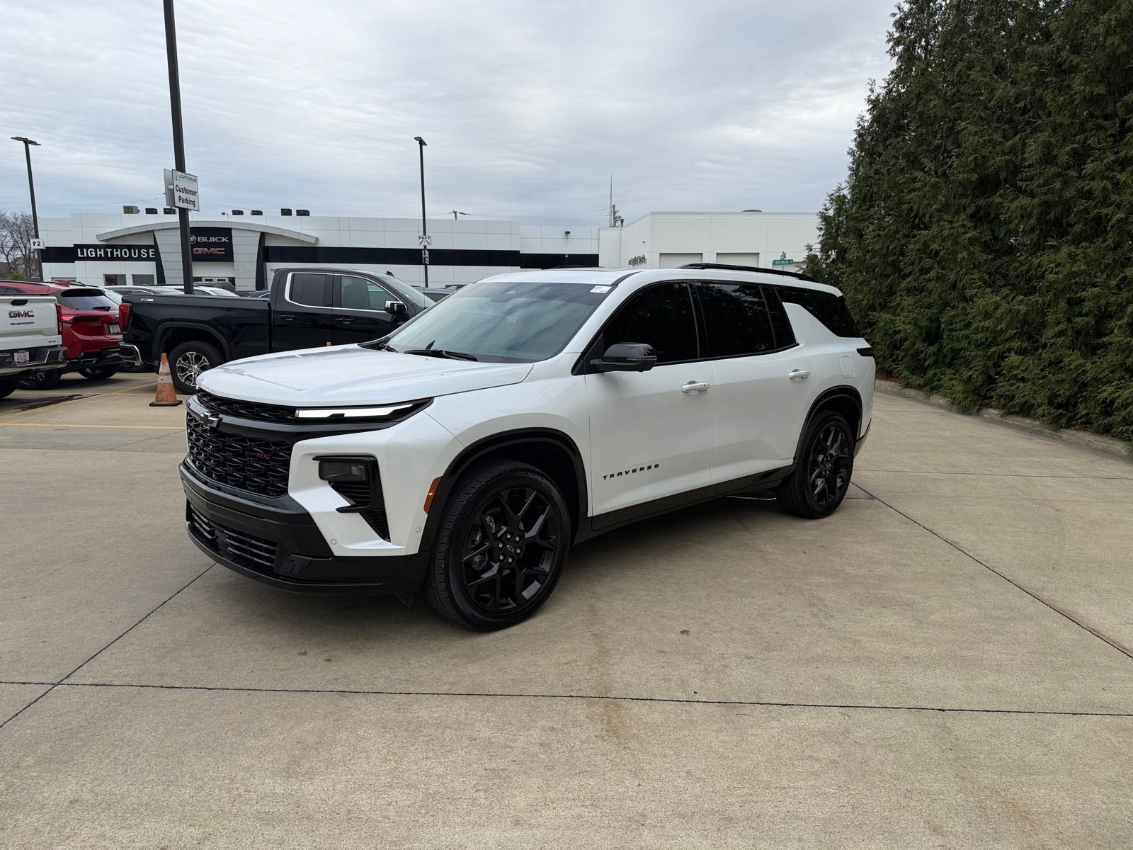 Used 2024 Chevrolet Traverse RS FWD image 7