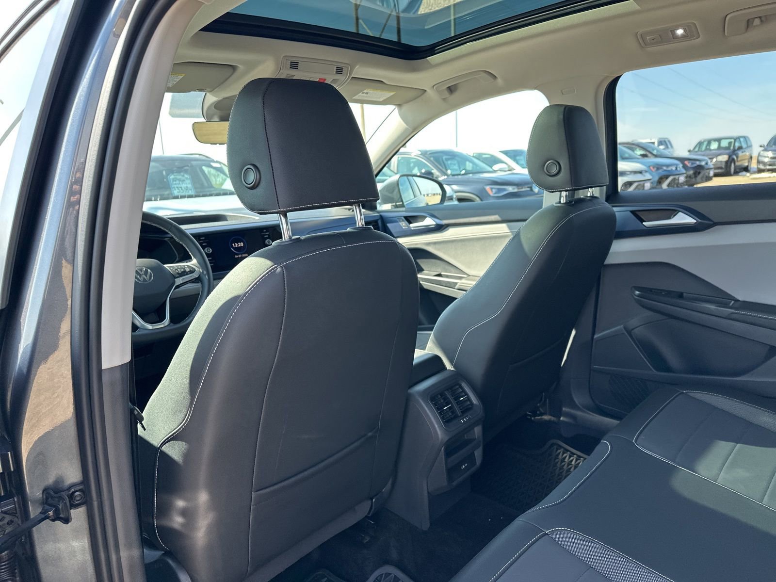 Certified 2024 Volkswagen Taos SE w/ Panoramic Sunroof Package image 18