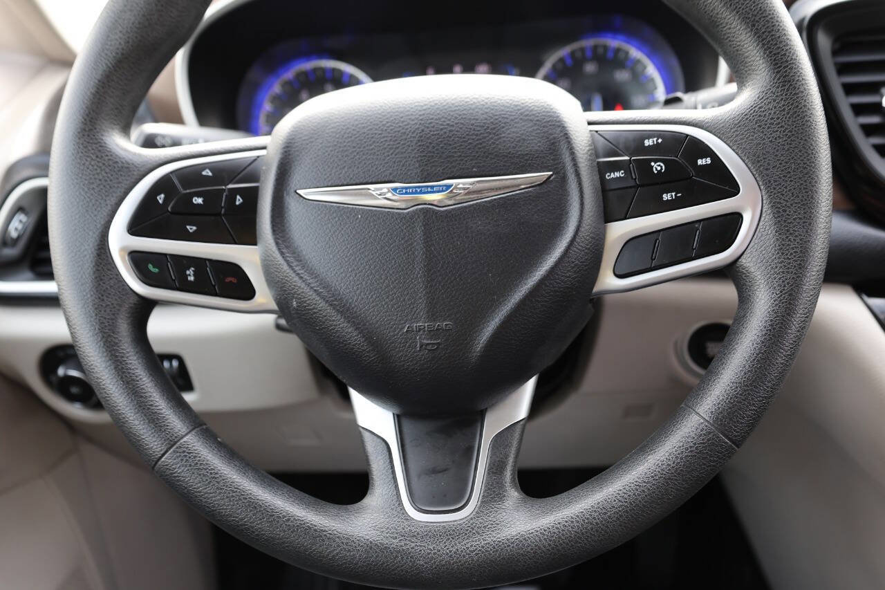 Used 2017 Chrysler Pacifica Touring Plus image 18