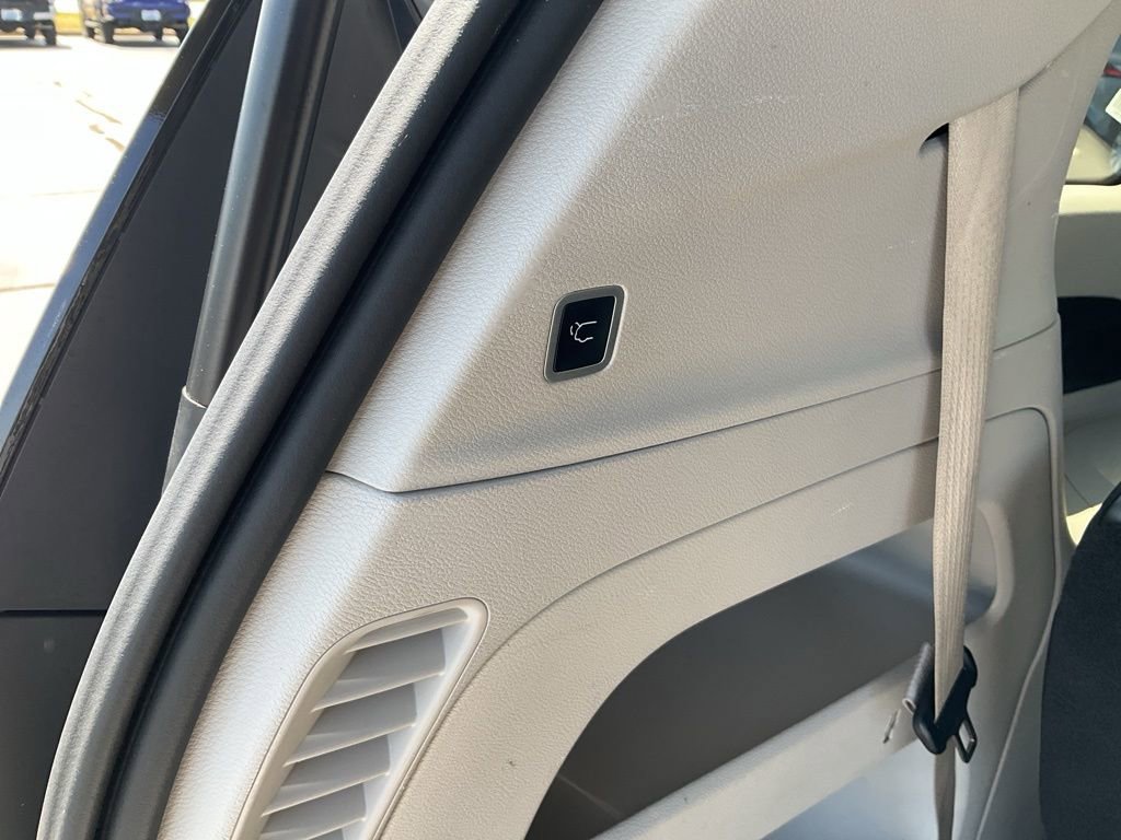 Used 2023 Chrysler Pacifica Touring-L image 14