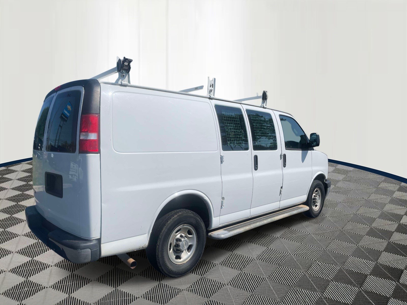 Used 2019 Chevrolet Express 2500 w/ Driver Convenience Package RWD image 4