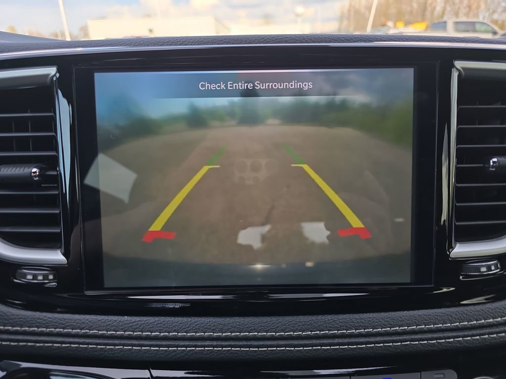Used 2024 Chrysler Pacifica Touring FWD image 25