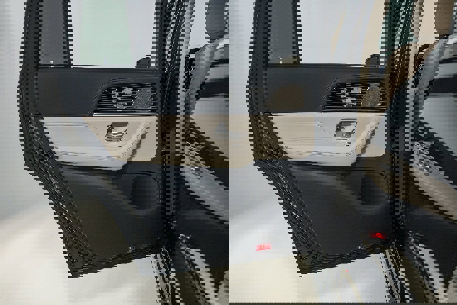 Used 2024 Mercedes-Benz GLS 580 4MATIC image 19