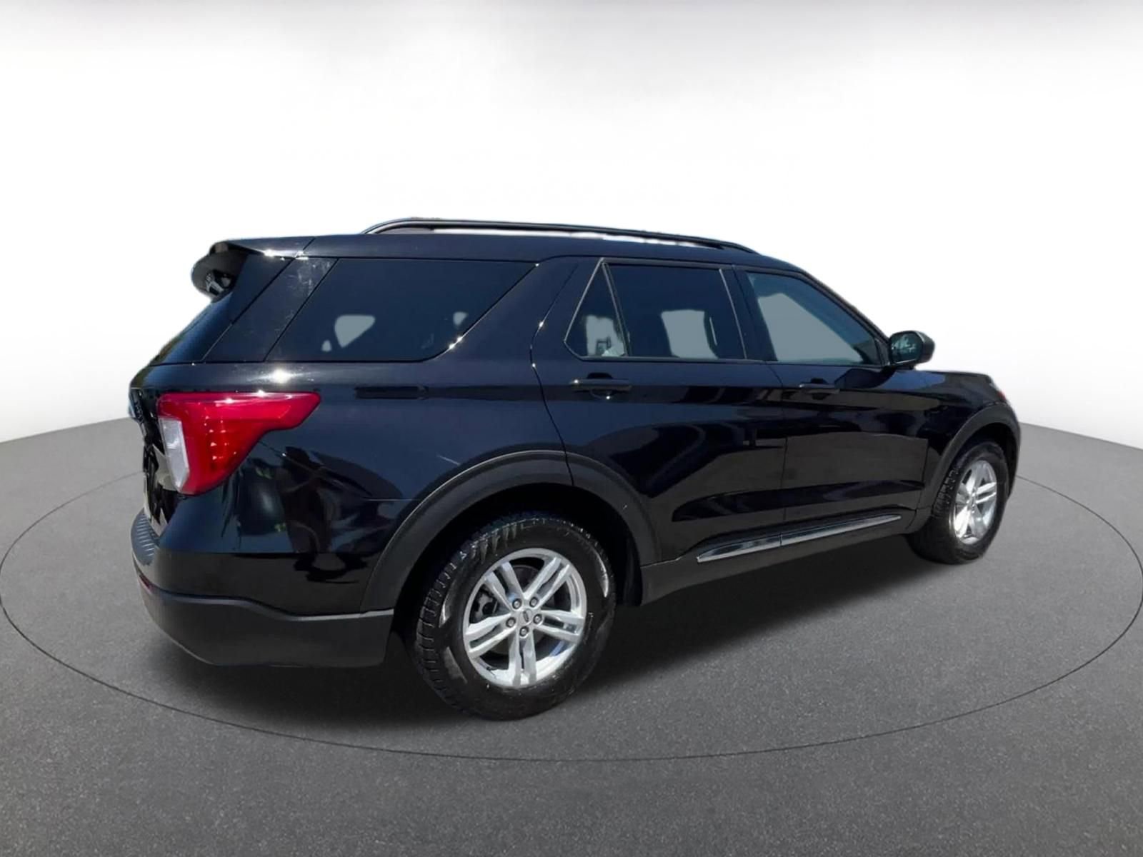 Used 2023 Ford Explorer XLT w/ Equipment Group 202A RWD image 14
