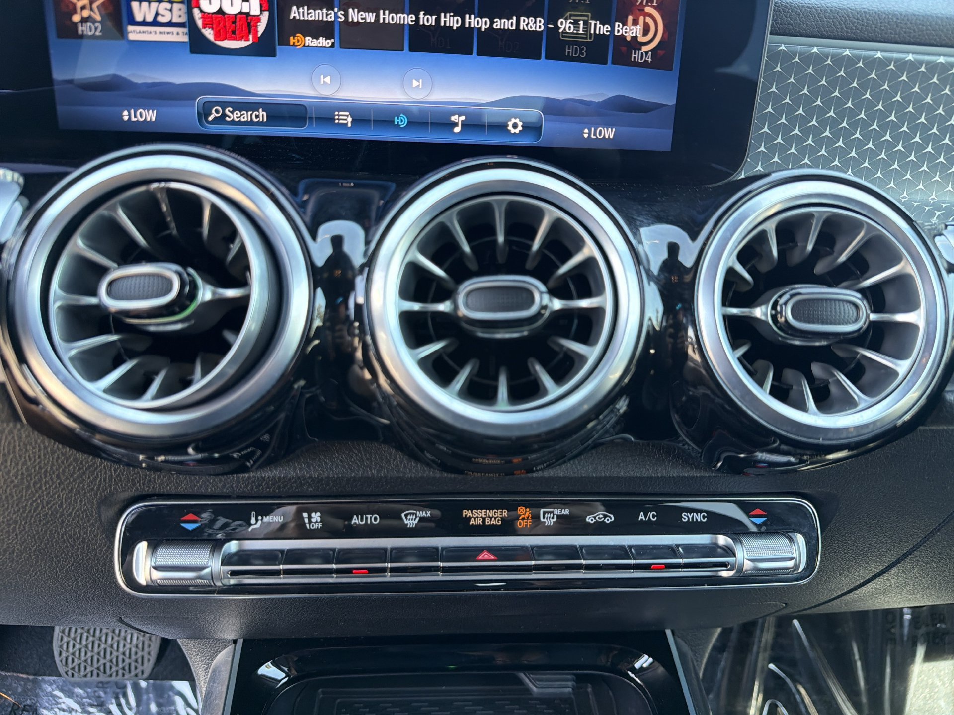 Used 2025 Mercedes-Benz GLB 250 image 8