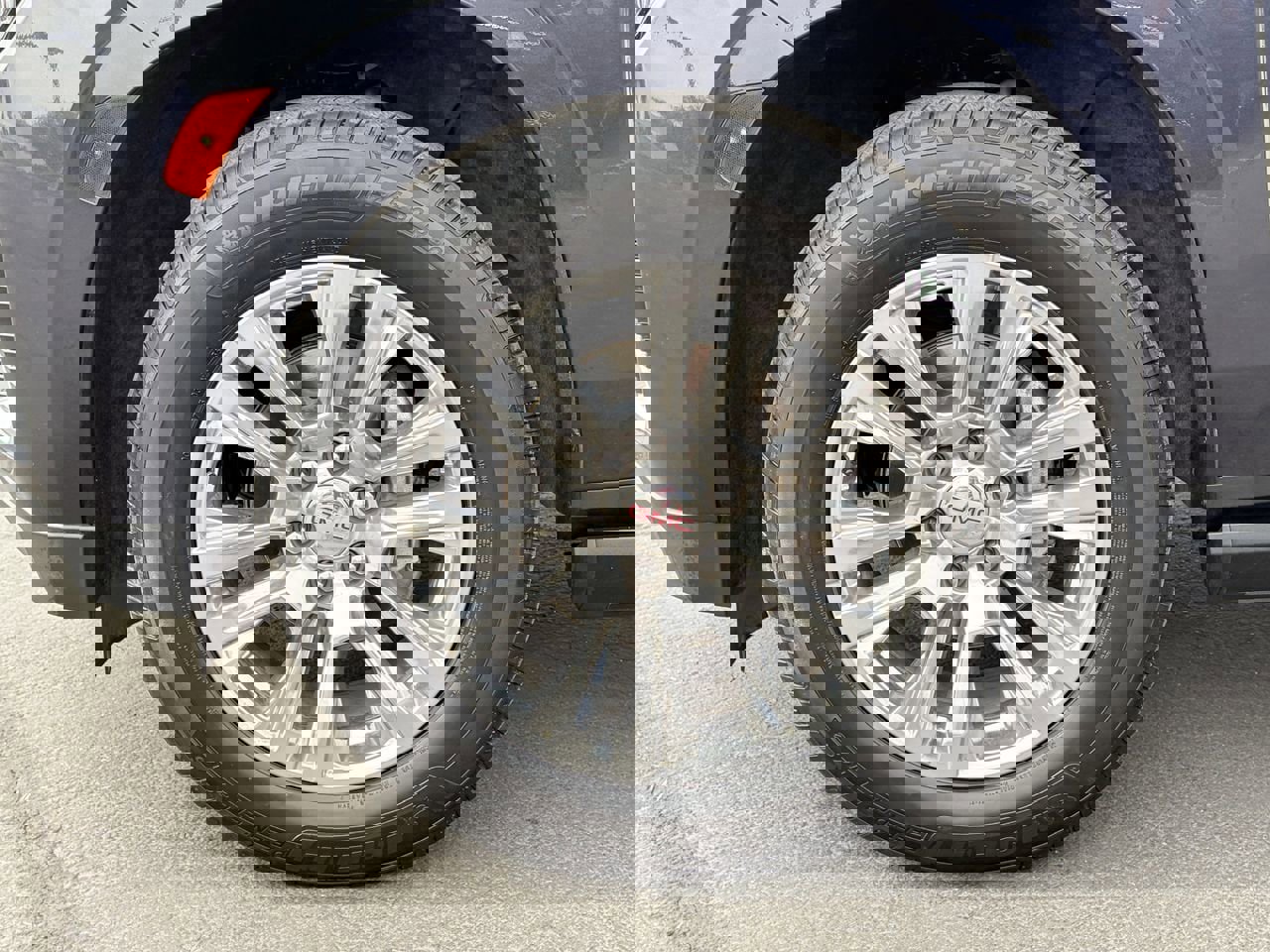 Used 2023 GMC Yukon Denali image 9