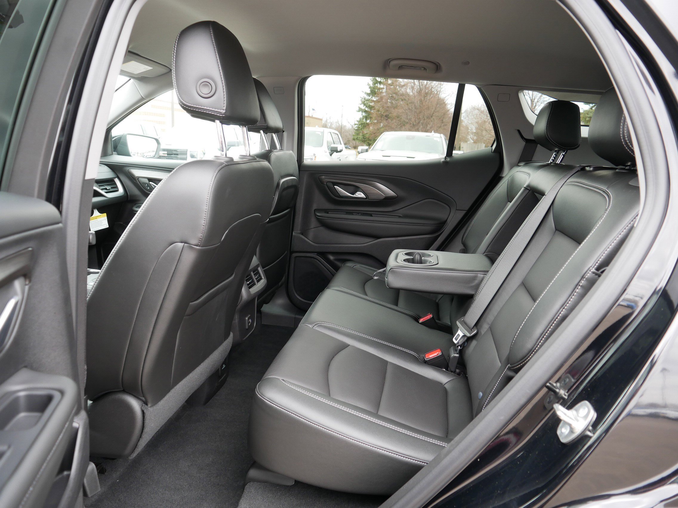 Used 2024 GMC Terrain SLT w/ Infotainment Package II image 35