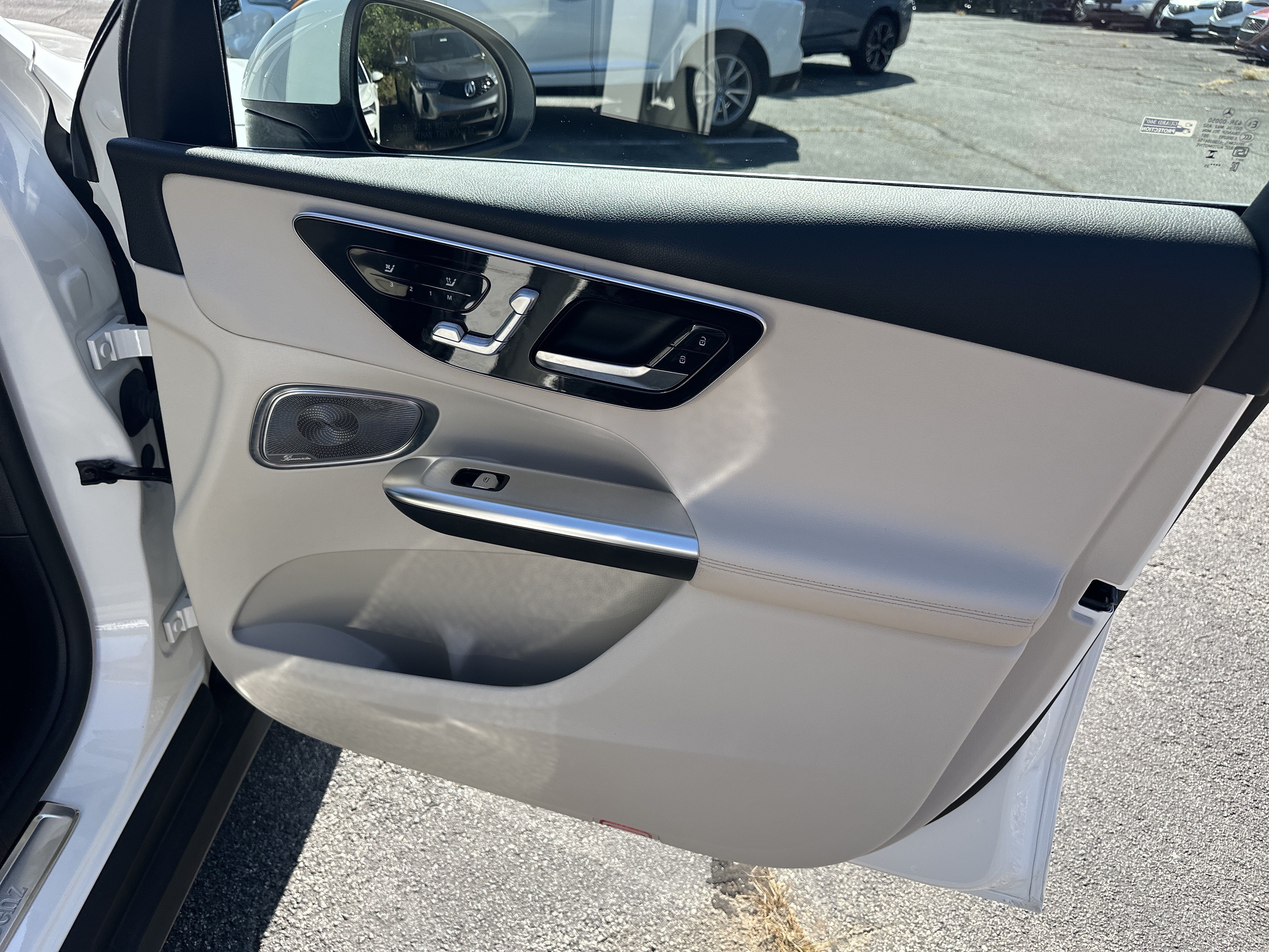 Used 2025 Mercedes-Benz GLC 300 image 16