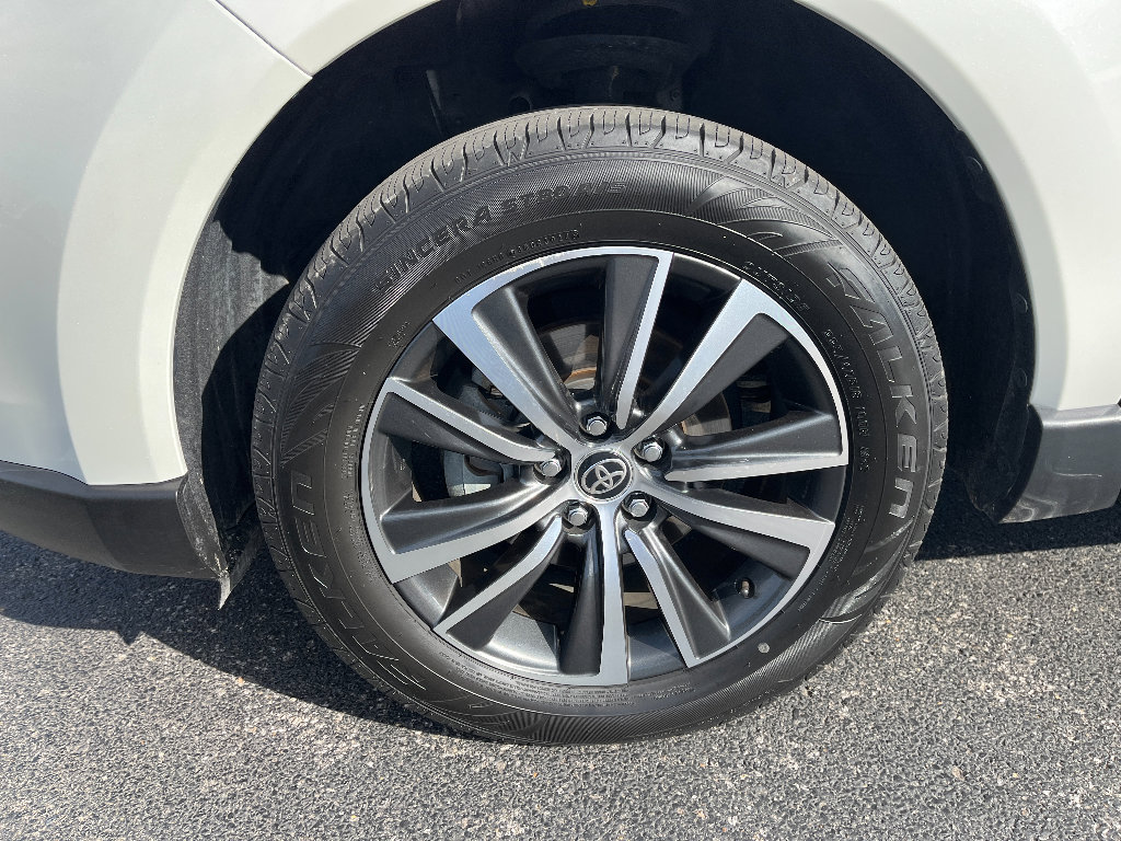 Used 2021 Toyota Venza LE image 10