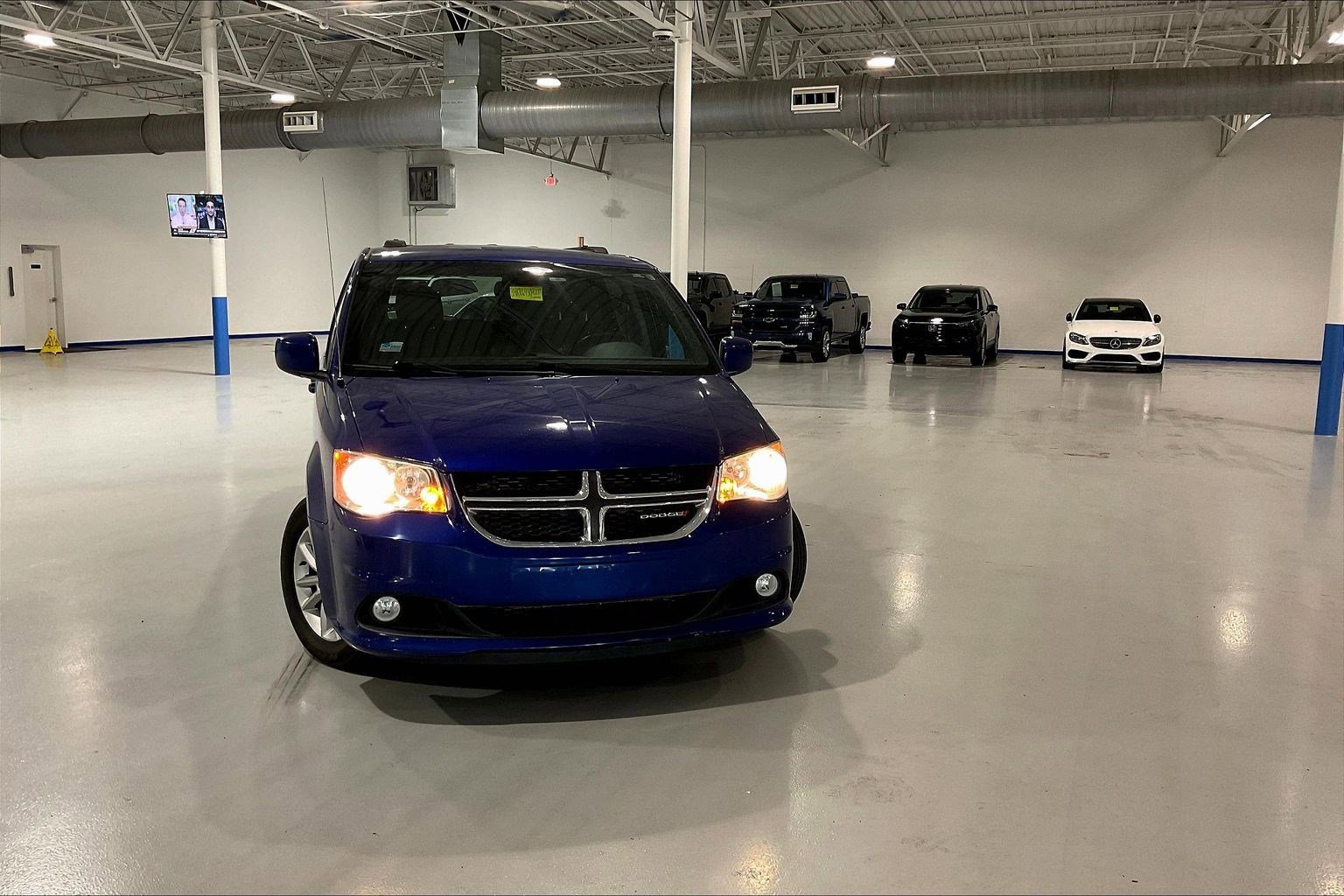 Used 2019 Dodge Grand Caravan SXT FWD image 5