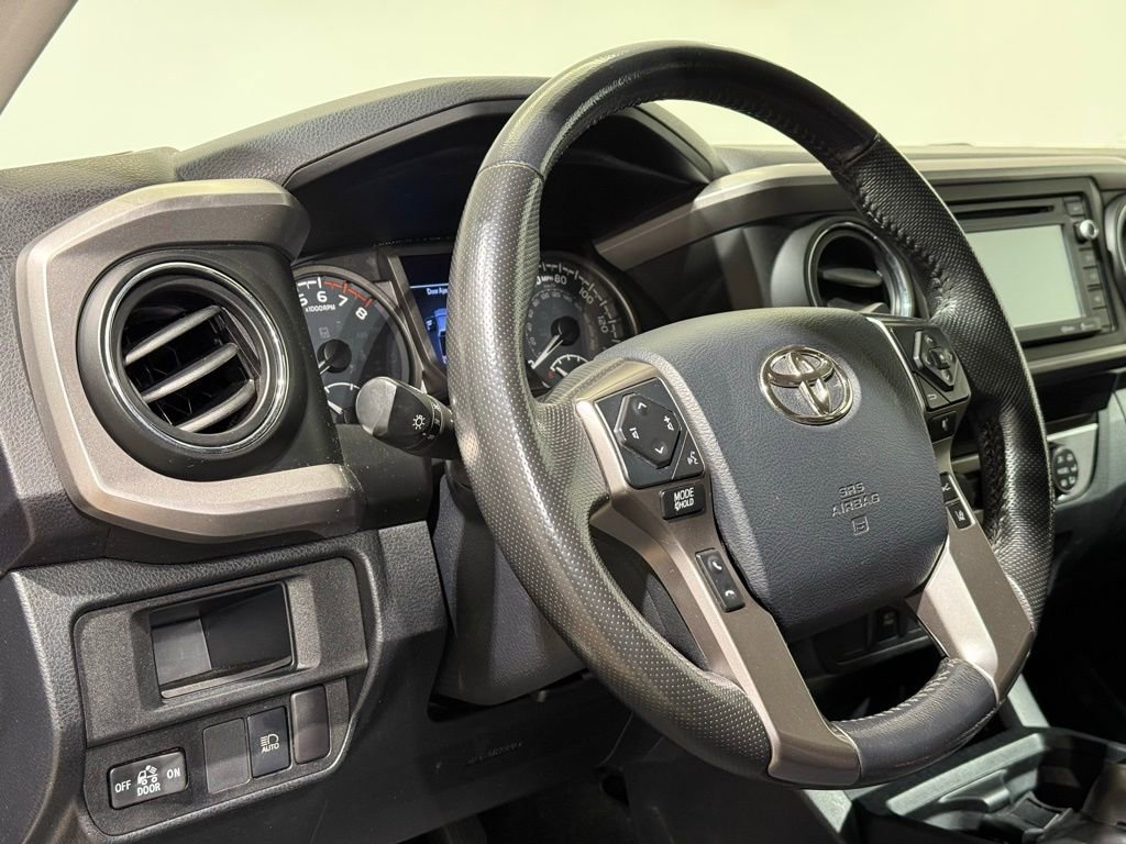 Used 2019 Toyota Tacoma SR5 AWD/4WD image 16
