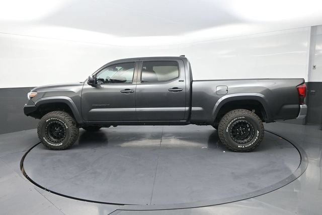 Used 2019 Toyota Tacoma SR5 AWD/4WD image 4