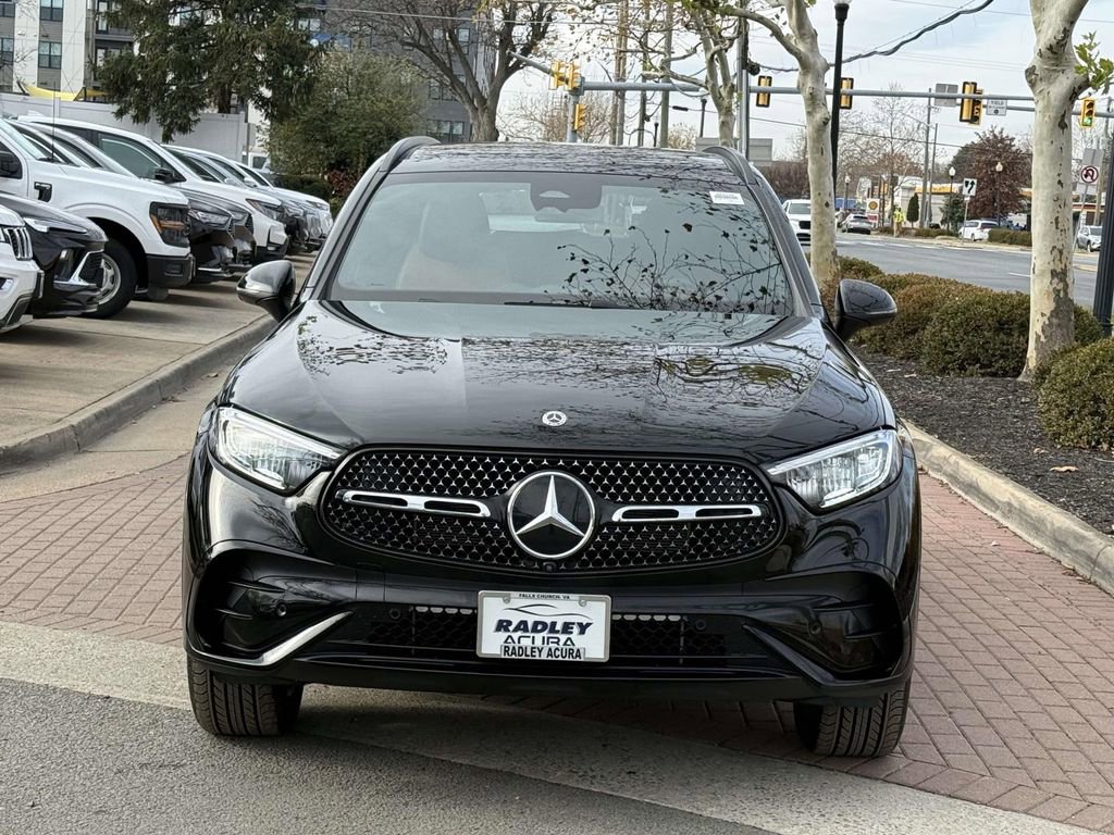 Used 2025 Mercedes-Benz GLC 350e 4MATIC image 2