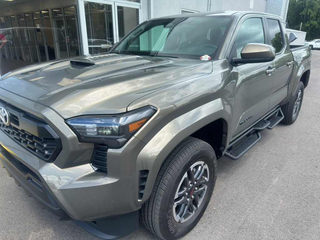 Used 2025 Toyota Tacoma TRD Sport AWD/4WD image 2