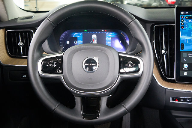 Certified 2026 Volvo XC60 B5 Plus AWD/4WD image 9