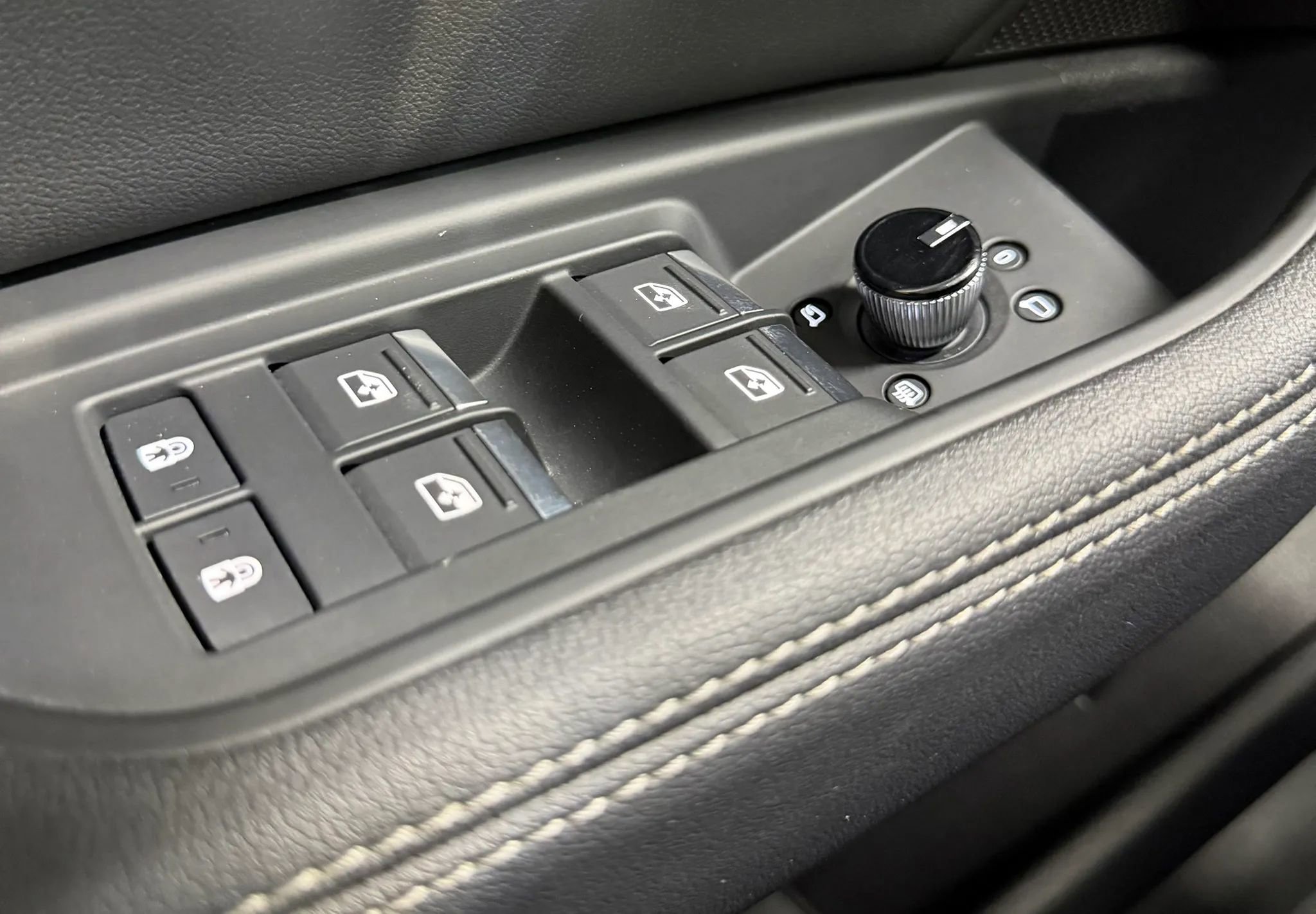 Used 2024 Audi Q8 e-tron Premium image 27