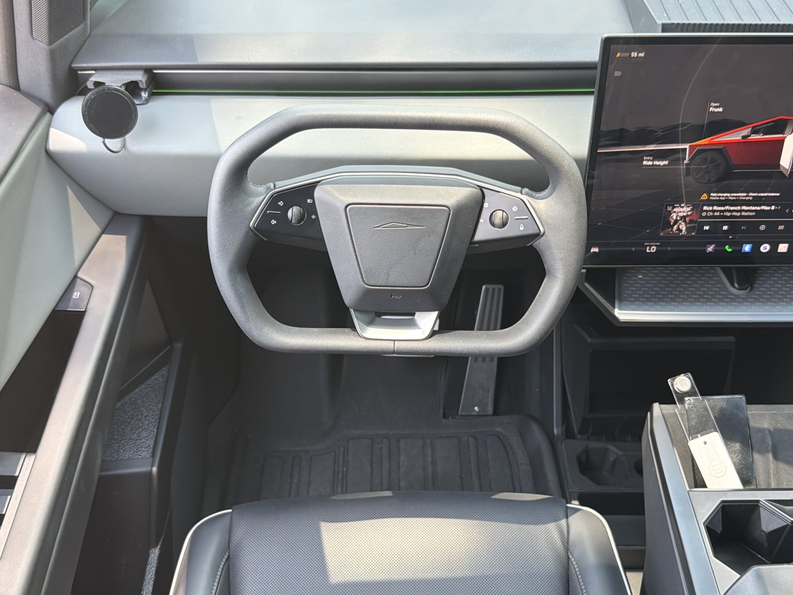 Used 2025 Tesla Cybertruck AWD Crew Cab image 30