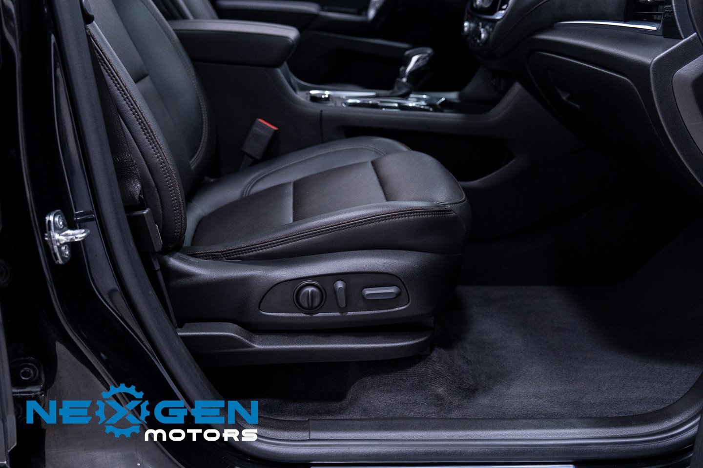 Used 2023 Chevrolet Traverse High Country image 56