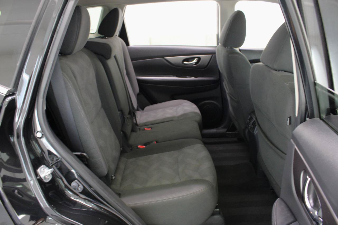 Used 2016 Nissan Rogue SV FWD image 40