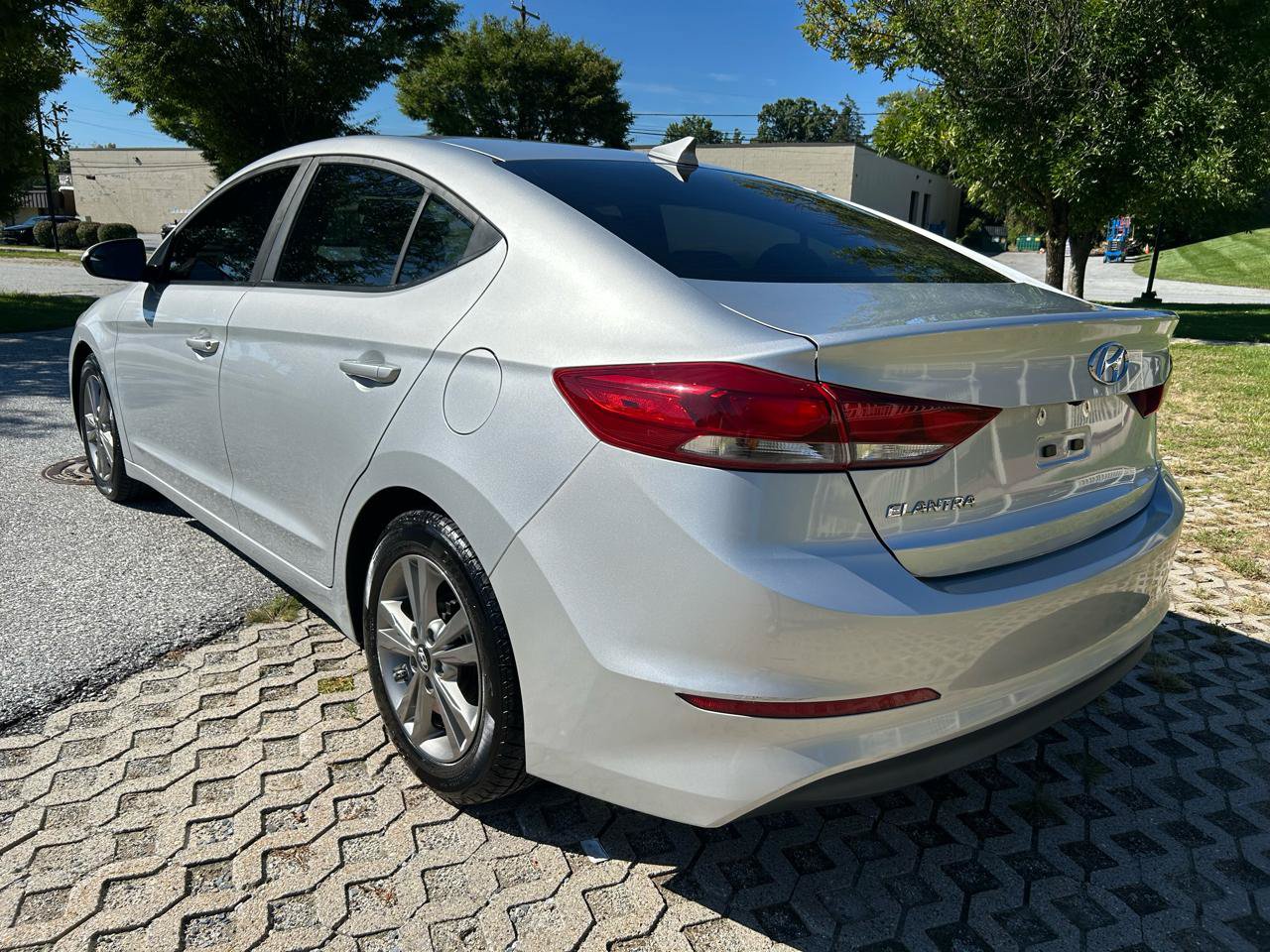 Used 2017 Hyundai Elantra SE FWD image 7