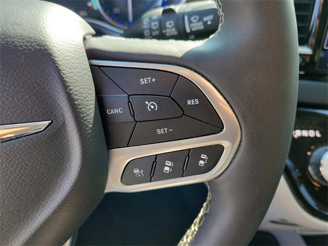 Used 2024 Chrysler Pacifica Touring-L image 19