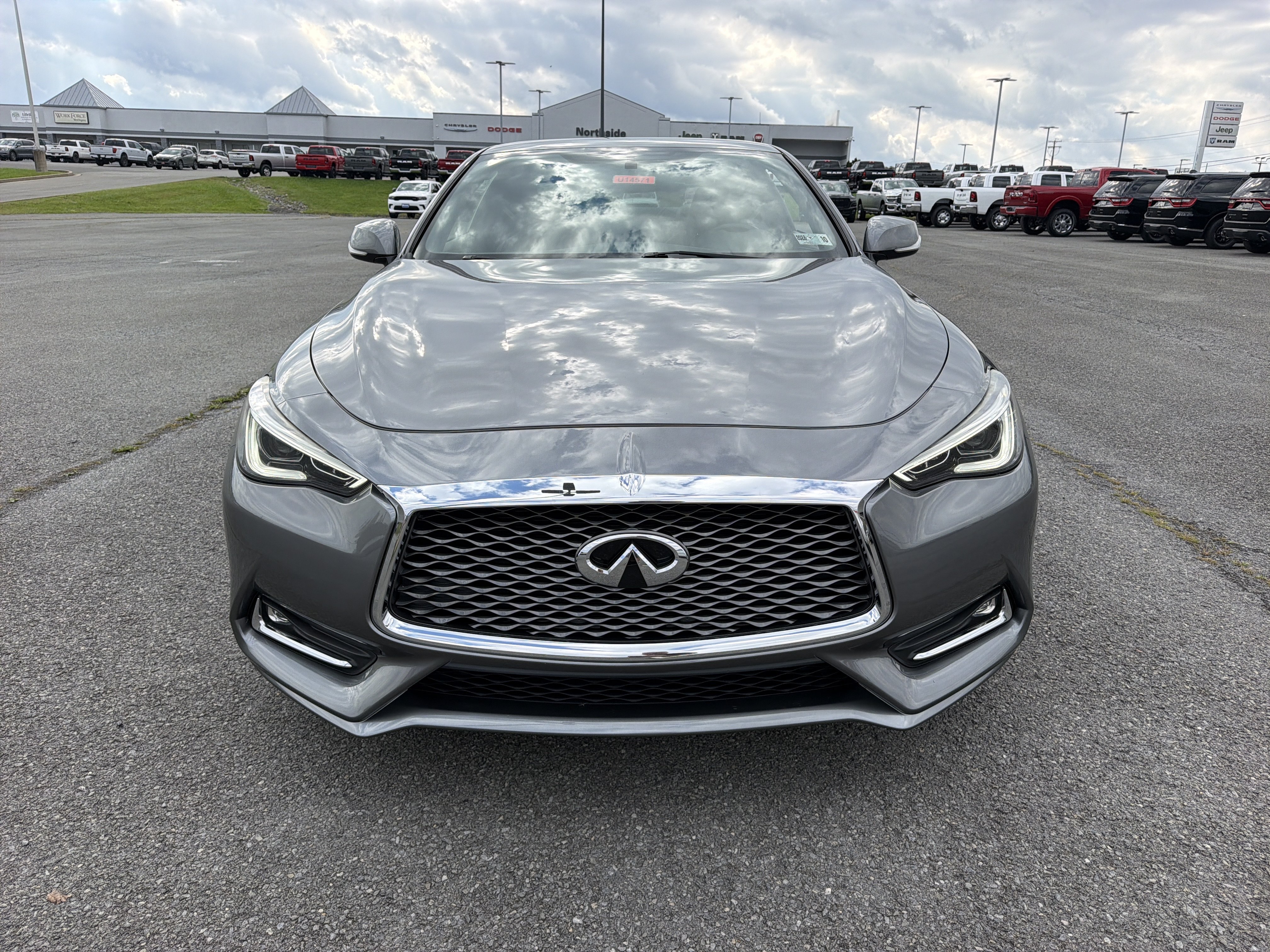 Used 2017 INFINITI Q60 2.0t w/ Premium Plus Package 2.0T AWD/4WD image 11