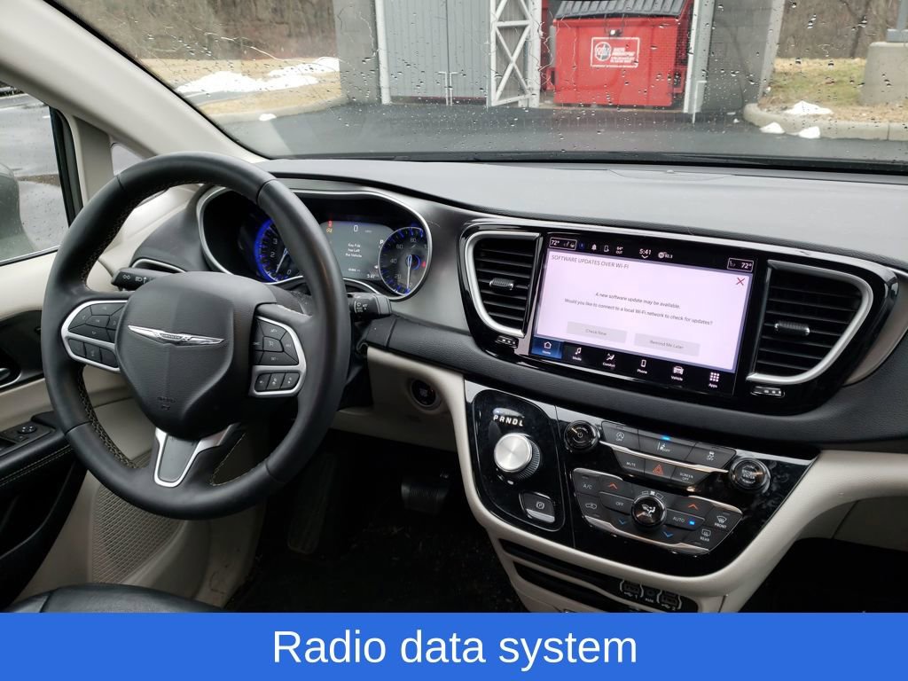 Used 2022 Chrysler Pacifica Touring-L image 12