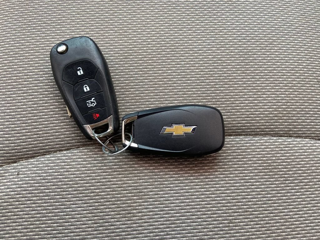 Used 2017 Chevrolet Cruze LS FWD image 29