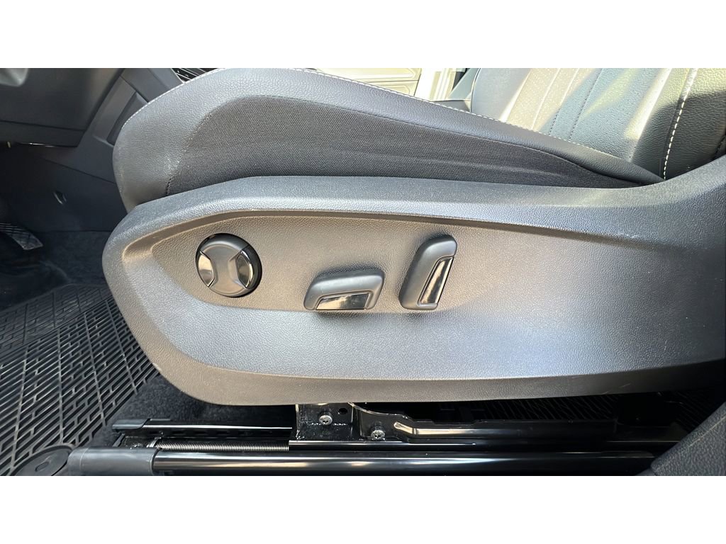 Used 2023 Volkswagen Tiguan SE image 25