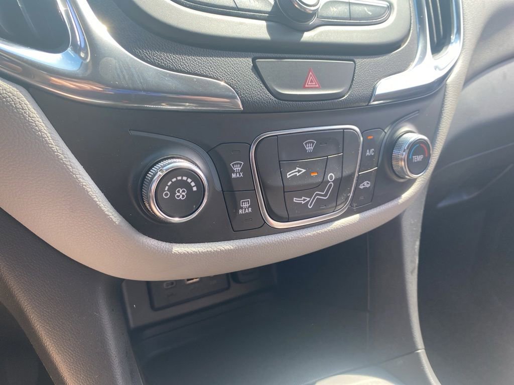 Used 2019 Chevrolet Equinox LS w/ LS Convenience Package AWD/4WD image 16