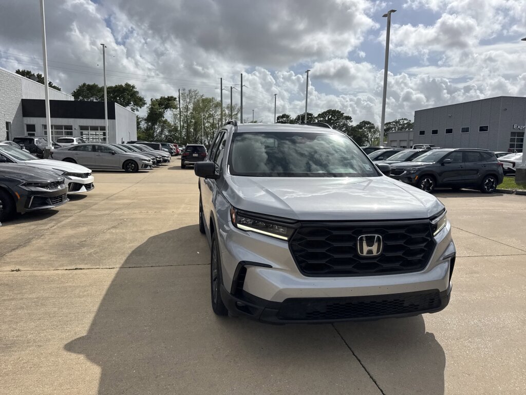 Used 2023 Honda Pilot Sport image 8