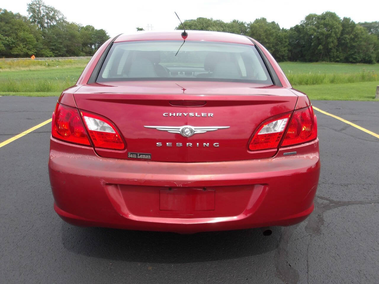 Used 2010 Chrysler Sebring Touring FWD image 4