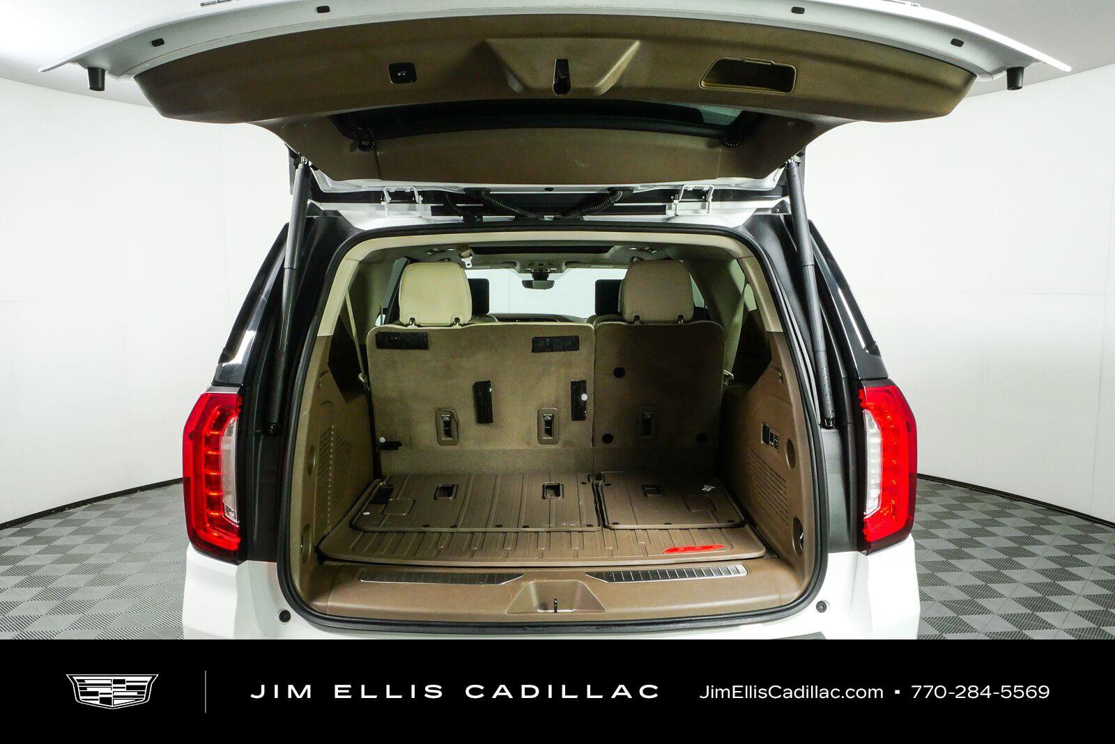 Used 2021 GMC Yukon XL Denali w/ Denali Premium Package RWD image 33