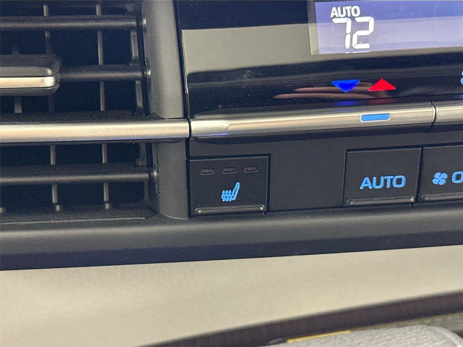 Certified 2023 Toyota Sienna XLE image 33